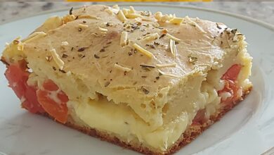 Torta de queijo com tomate